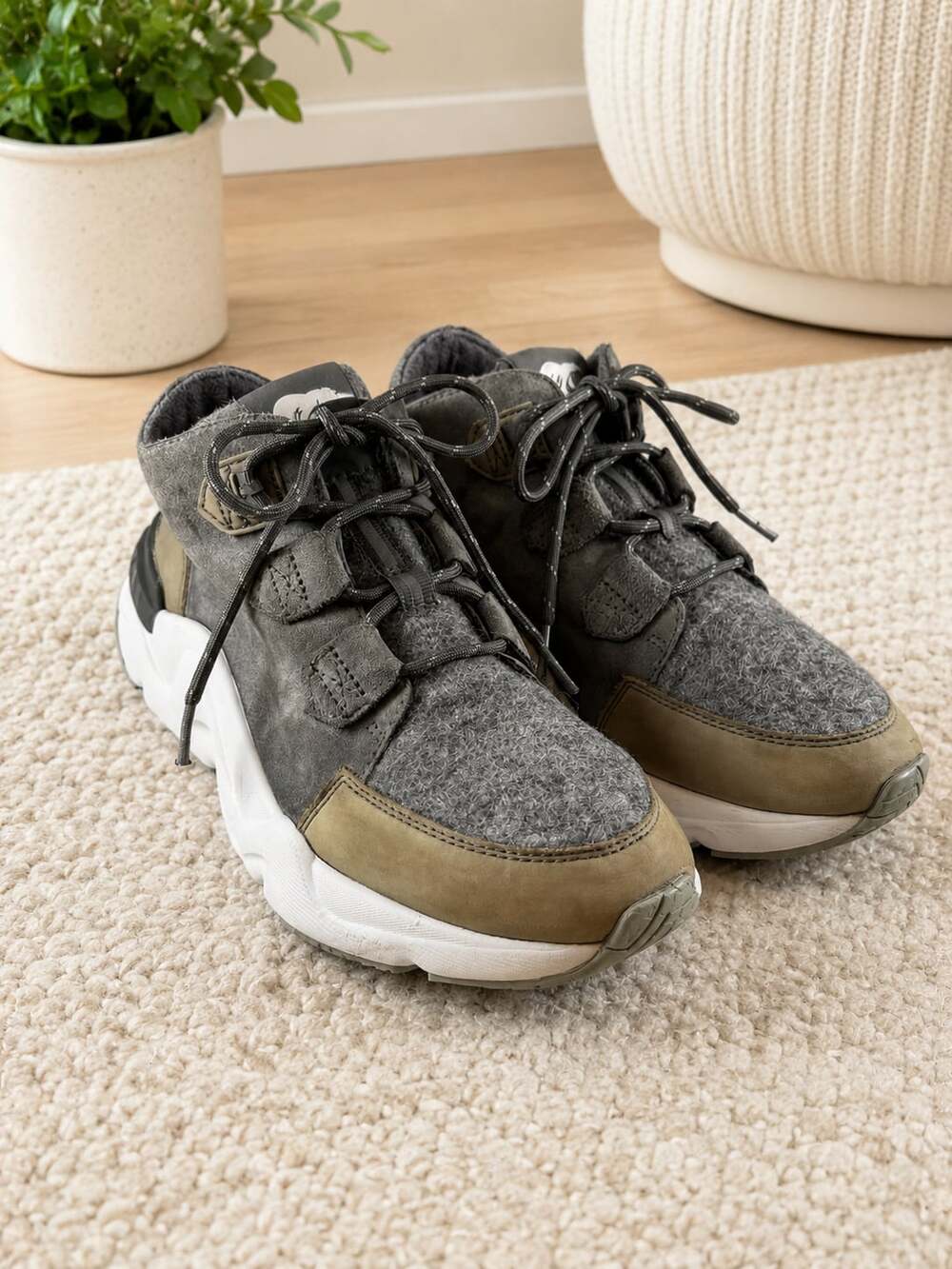 Sorel Kinetic Breakthru Caribou Waterproof Sneaker Boots Gray Women 8.5
